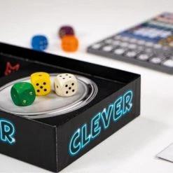 Merkloos Spellenbundel - Kaartspel - Dobbelspel - 2 Stuks - Qwirkle & Clever -Spellenvoor Verkoopwinkel 550x365 8