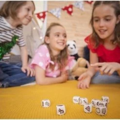 Asmodee Spellenbundel - Dobbelspel - 3 Stuks - Rory's Story Cubes Fantasia, Astro & Emergency 20 Asmodee Spellenbundel - Dobbelspel - 3 Stuks - Rory's Story Cubes Fantasia, Astro & Emergency -Spellenvoor Verkoopwinkel 550x367 12